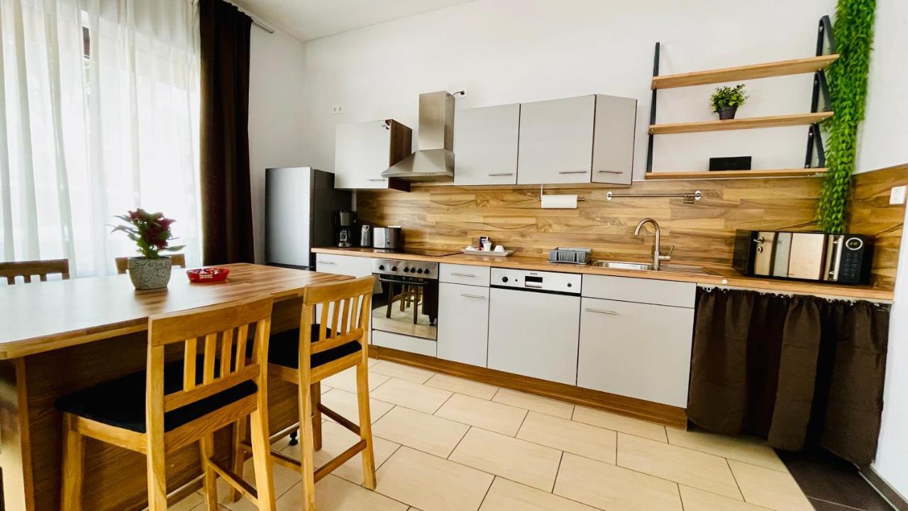 Nanis Hotel & Appartements Щайнхуде Екстериор снимка